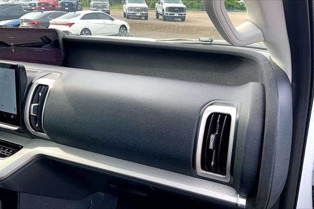 Certified 2025 Ford Expedition Active AWD/4WD image 16