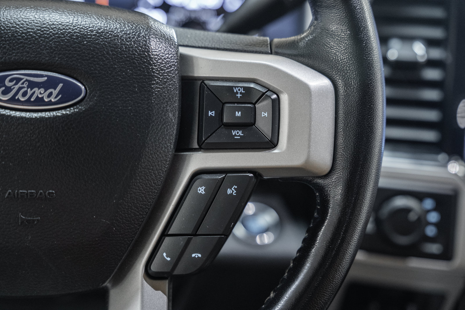Certified 2022 Ford F350 Lariat w/ Tremor Off-Road Package AWD/4WD image 36