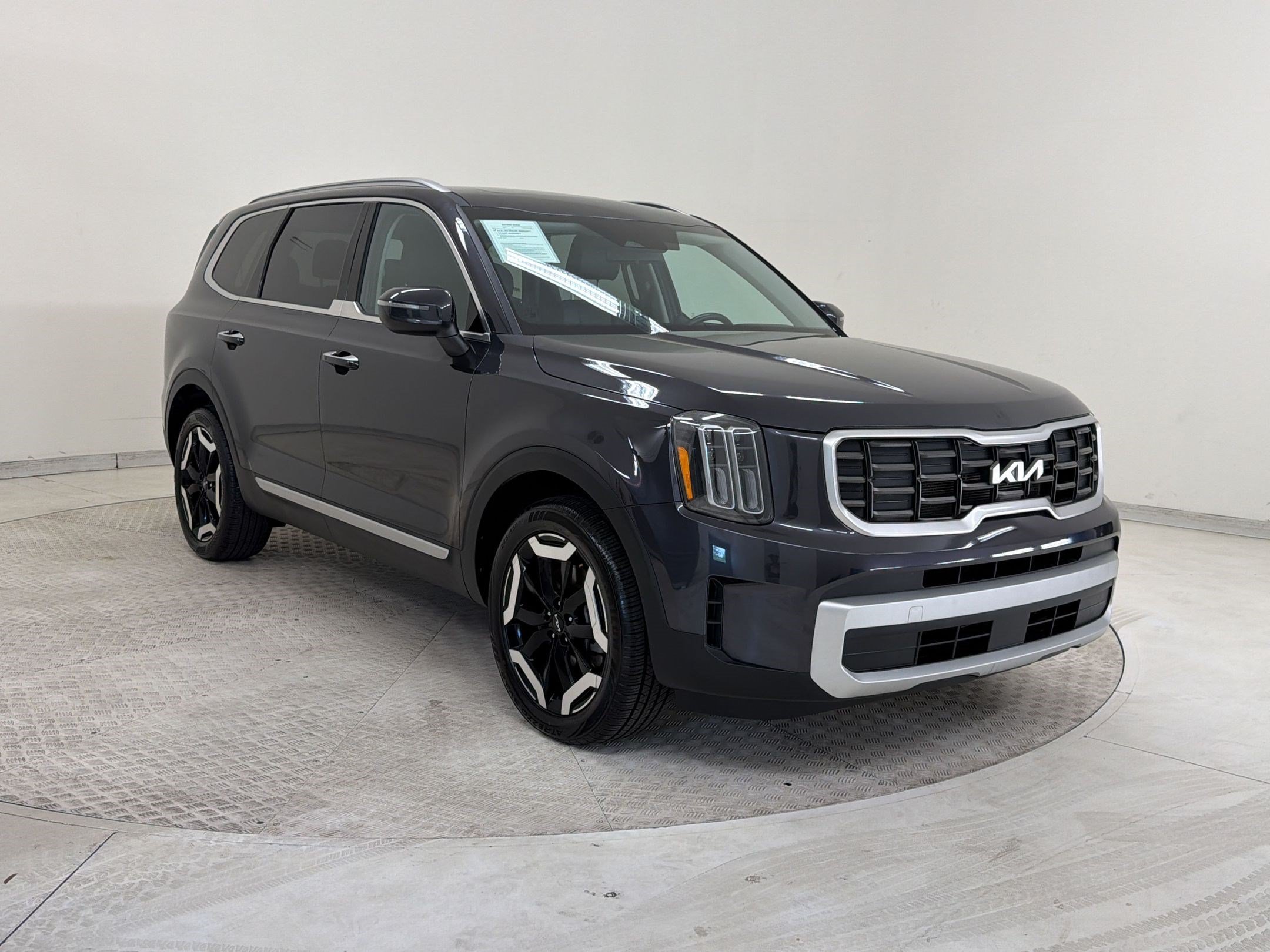 Used 2025 Kia Telluride S FWD image 7