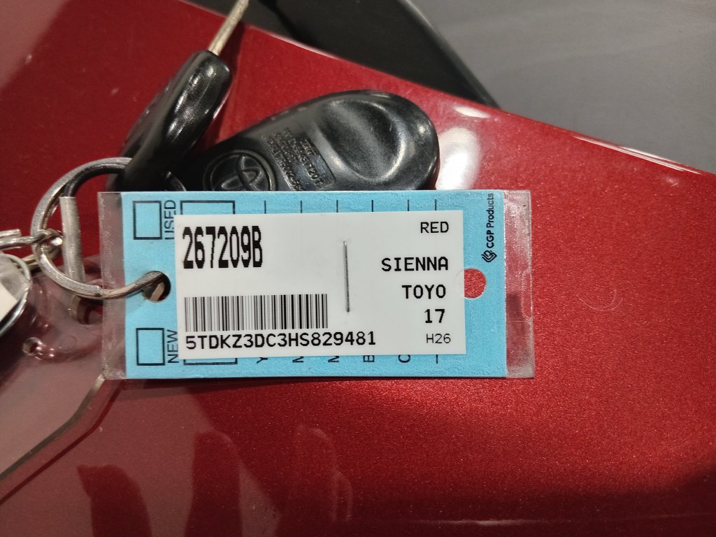 Used 2017 Toyota Sienna LE FWD image 23
