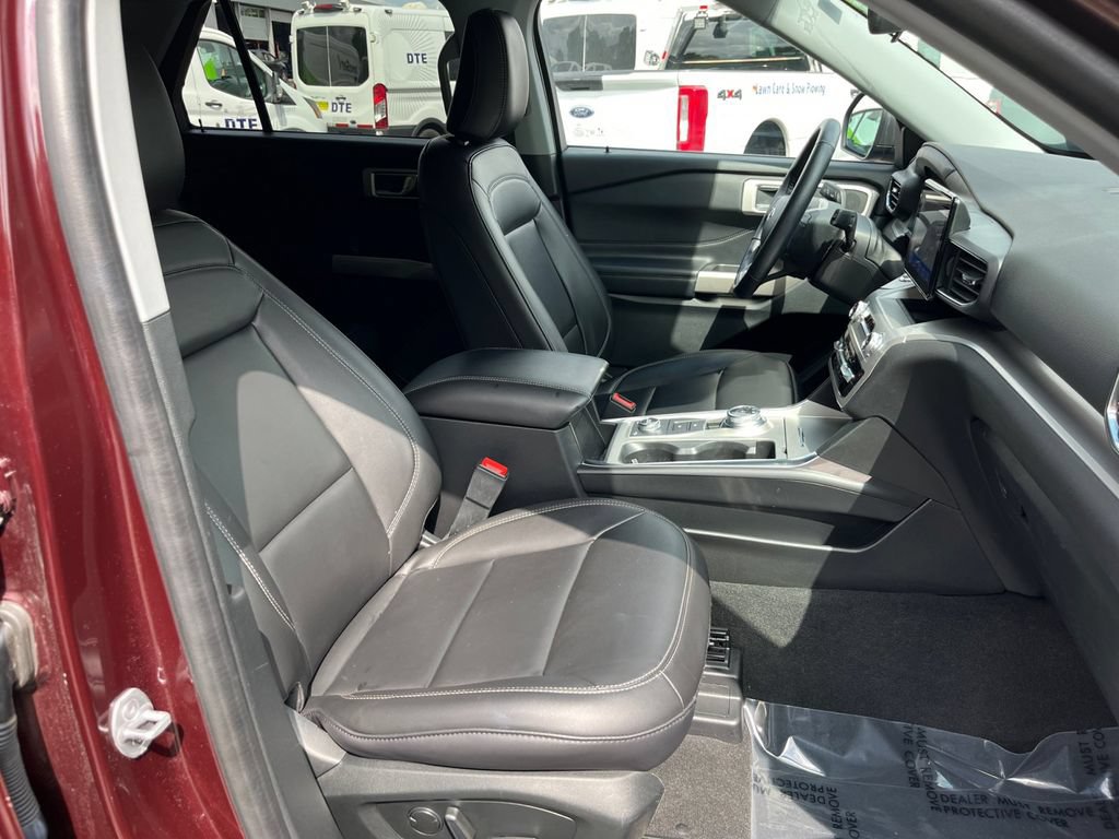 Certified 2022 Ford Explorer XLT w/ Equipment Group 202A AWD/4WD image 21