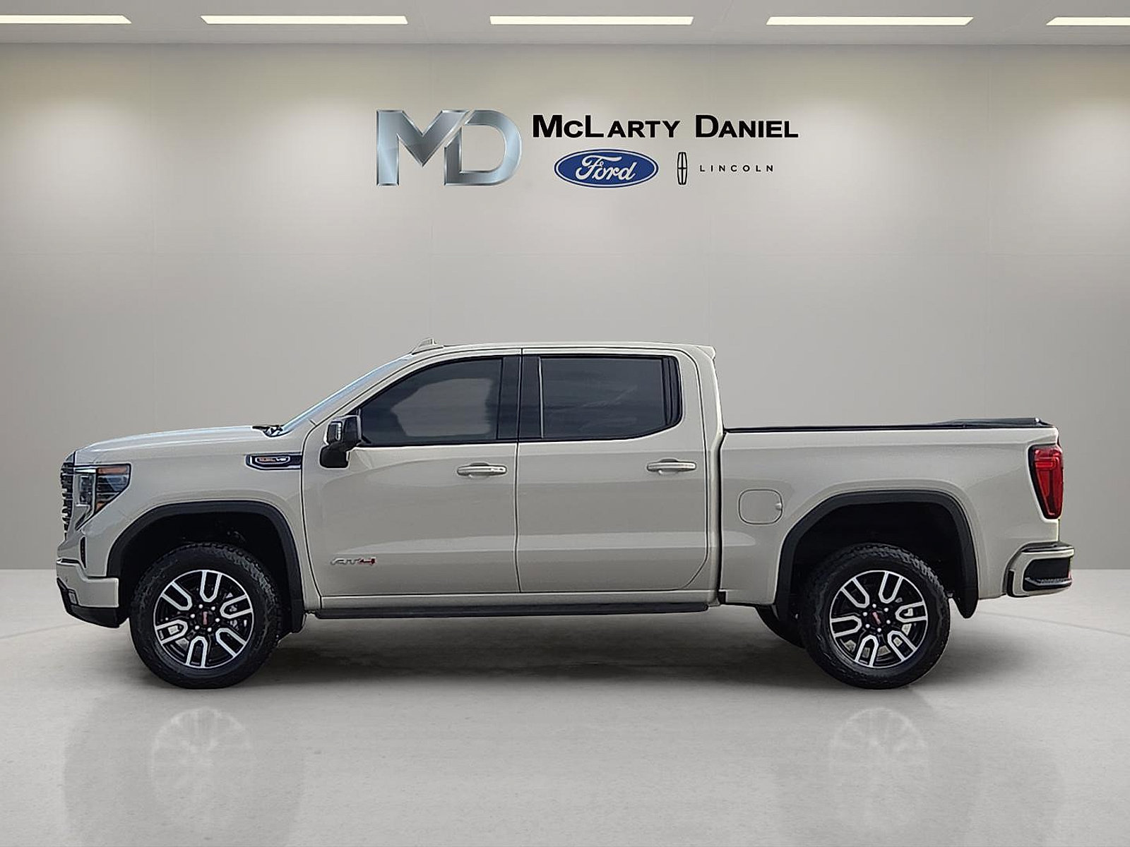 Used 2026 GMC Sierra 1500 AT4 w/ AT4 Premium Package AWD/4WD image 3