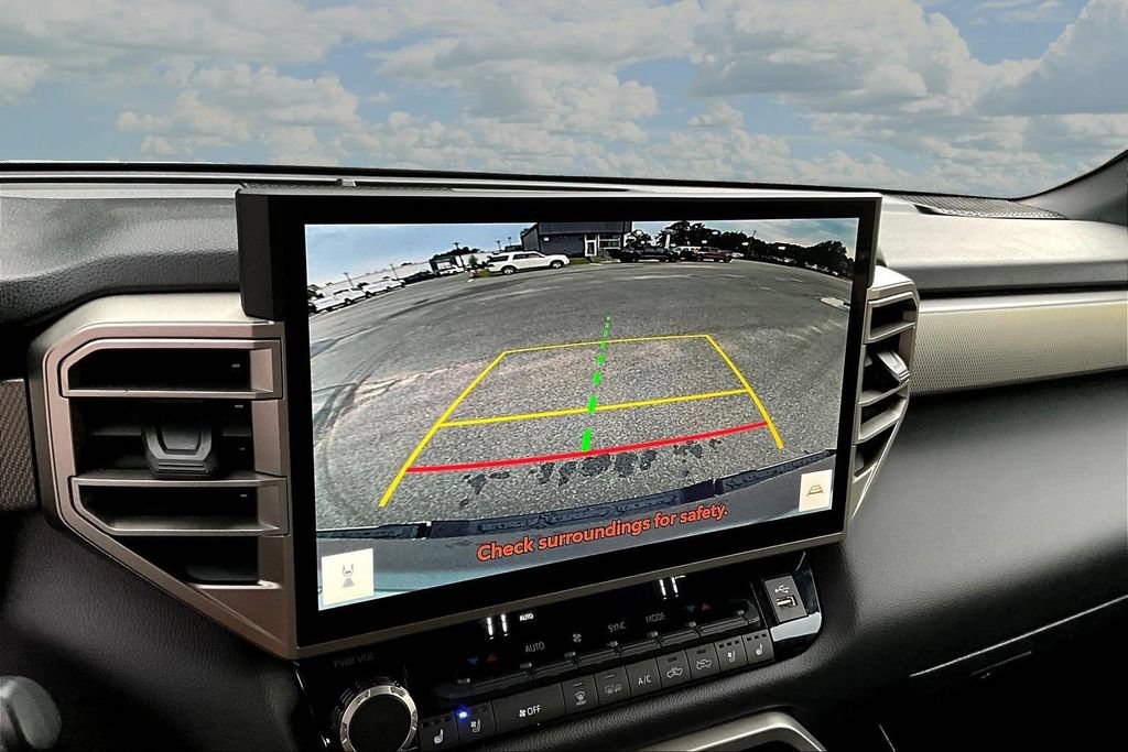 Used 2025 Toyota Tundra Limited AWD/4WD image 17