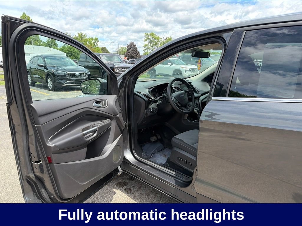 Certified 2019 Ford Escape SE FWD image 14