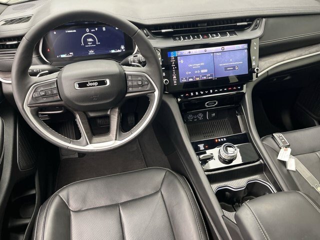 Used 2026 Jeep Grand Cherokee Limited AWD/4WD image 15