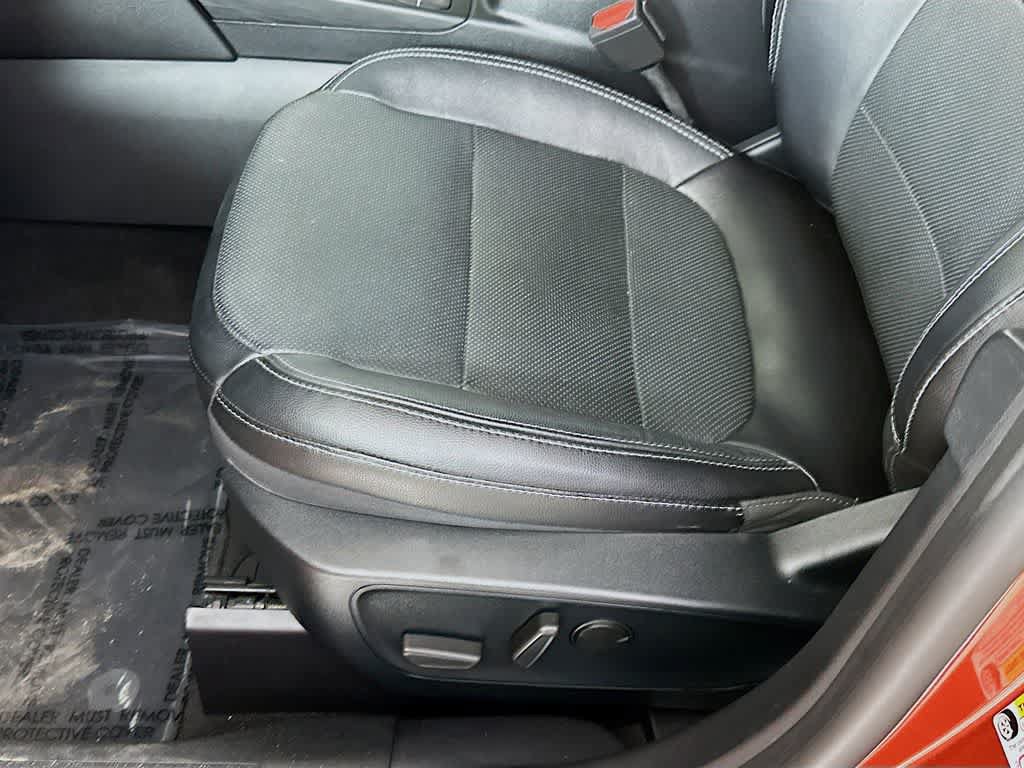 Certified 2020 Ford Escape Titanium AWD/4WD image 31