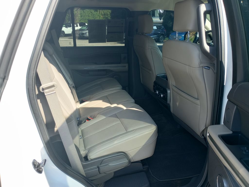 Certified 2018 Ford Expedition XLT w/ Equipment Group 202A RWD image 12