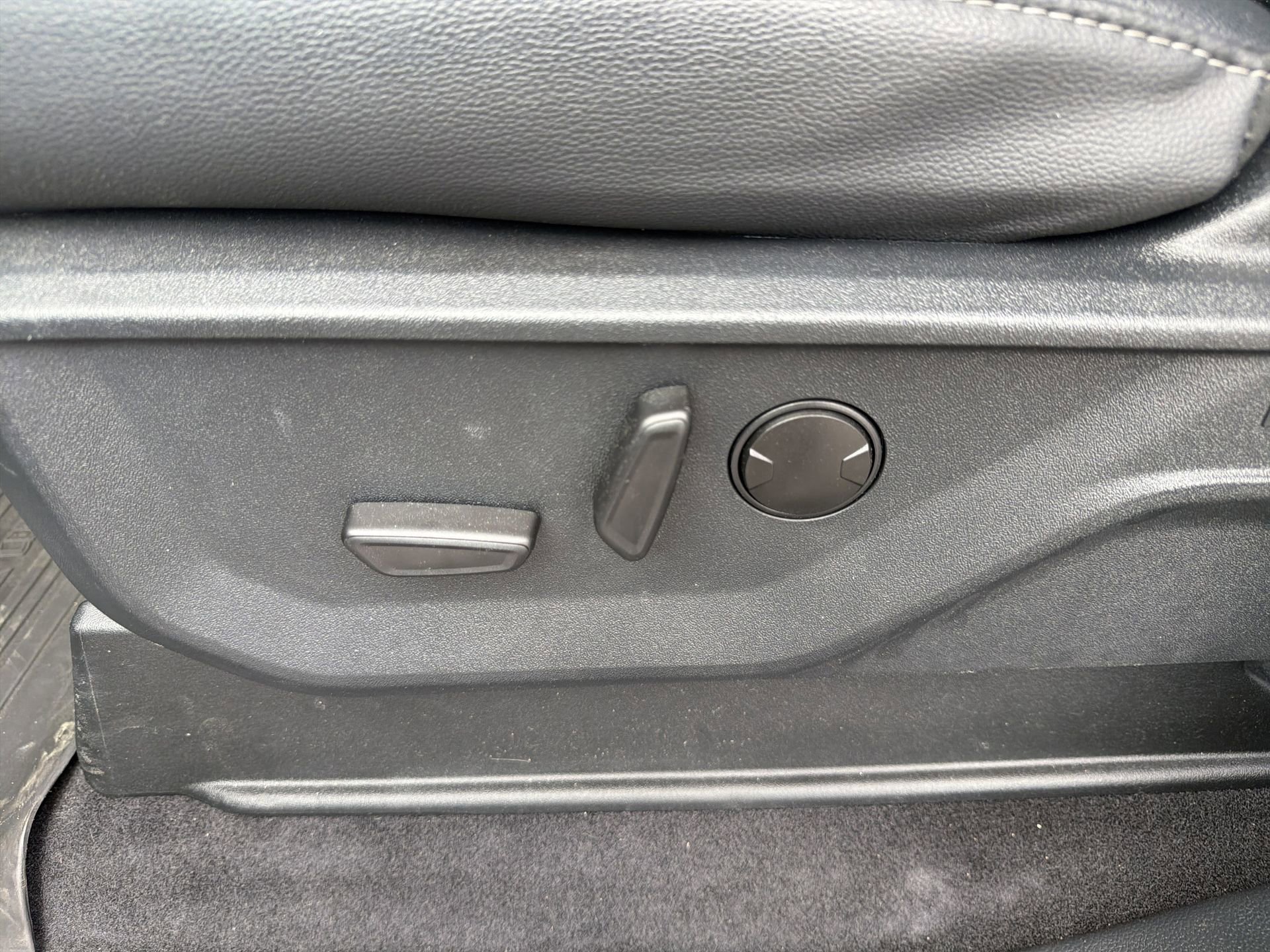 Certified 2025 Ford F150 Lariat w/ Equipment Group 501A Mid image 27