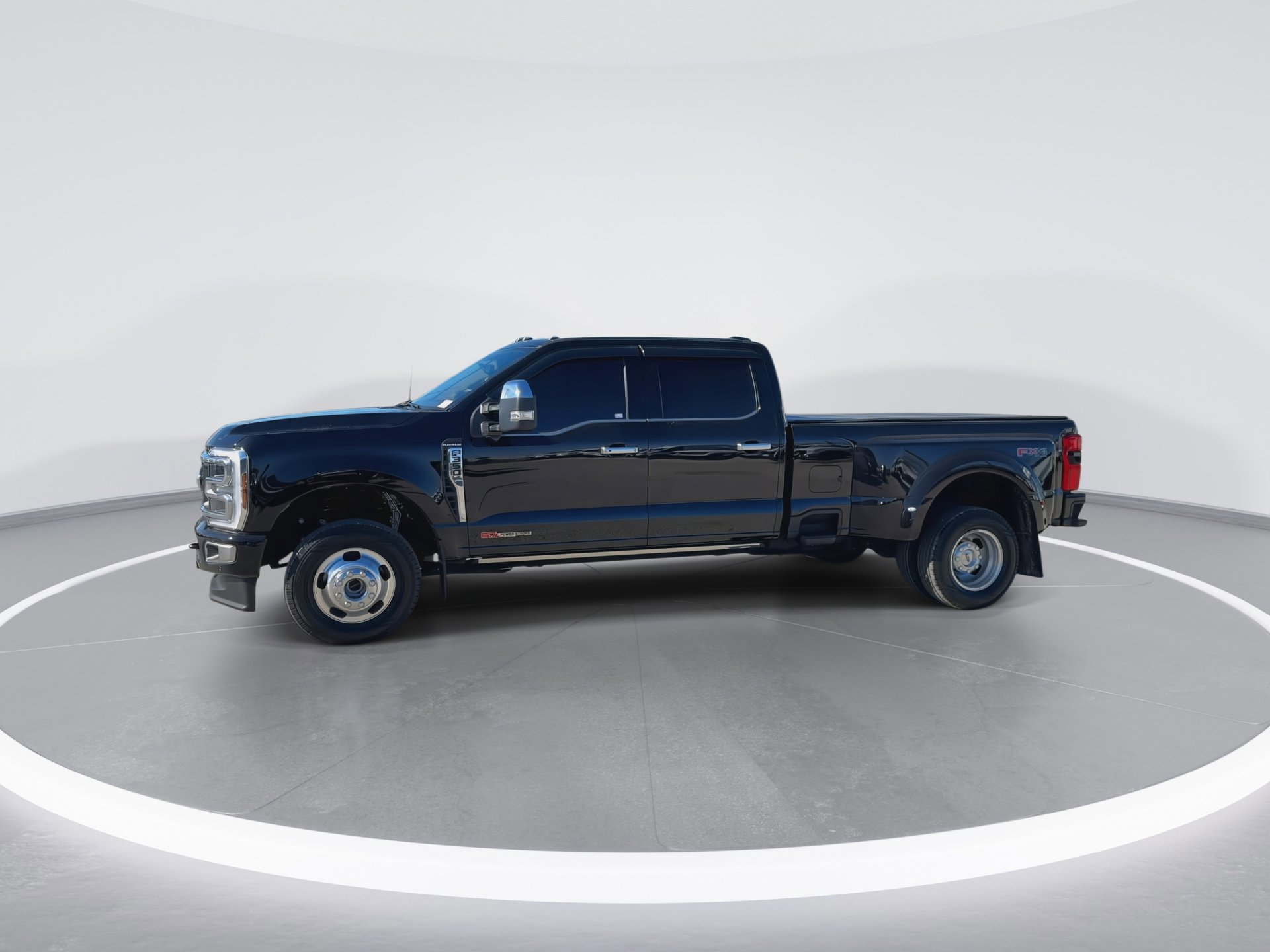 Certified 2025 Ford F350 Platinum w/ Platinum Plus Package image 8