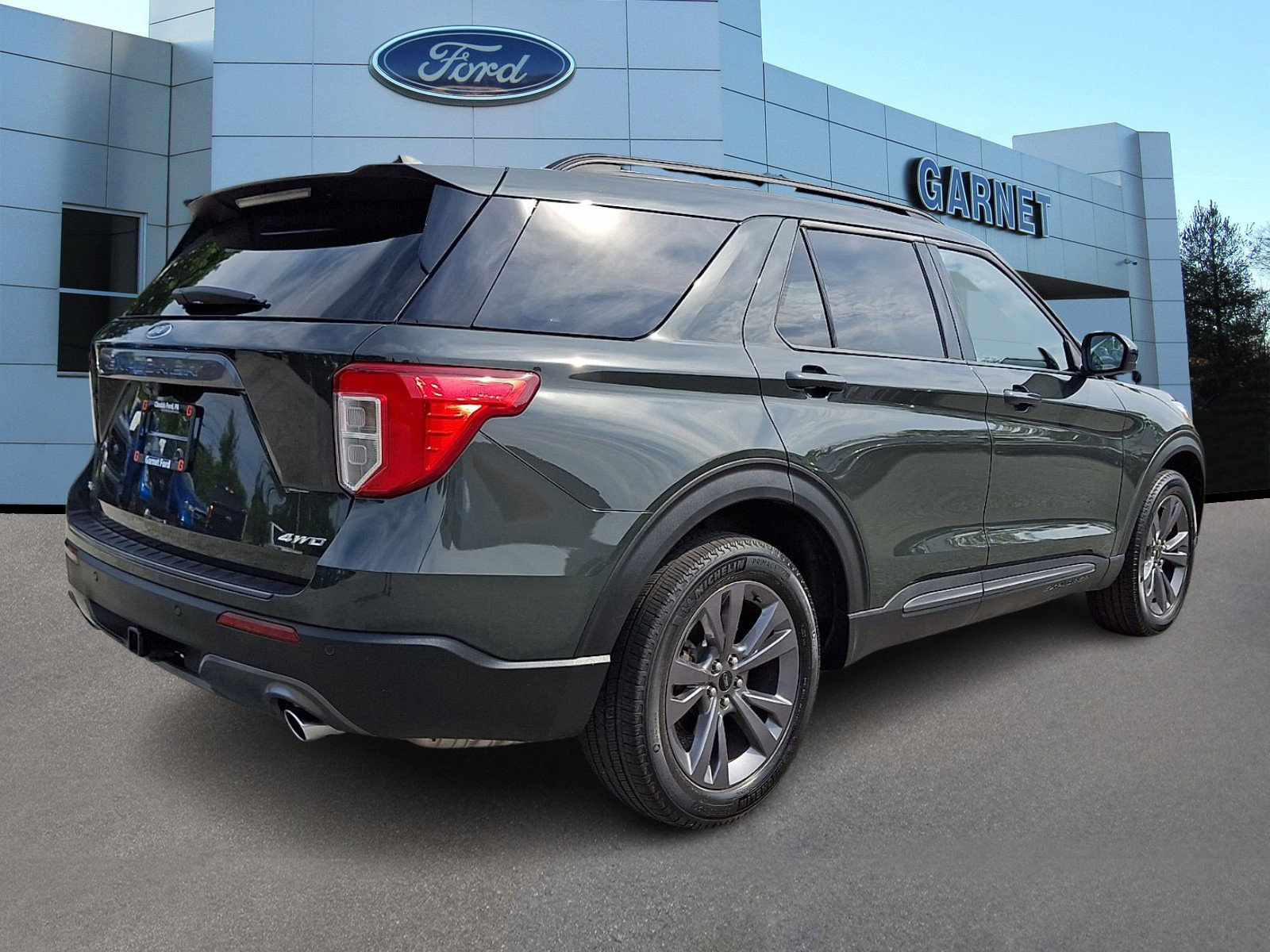 Certified 2024 Ford Explorer XLT w/ Equipment Group 202A AWD/4WD image 8