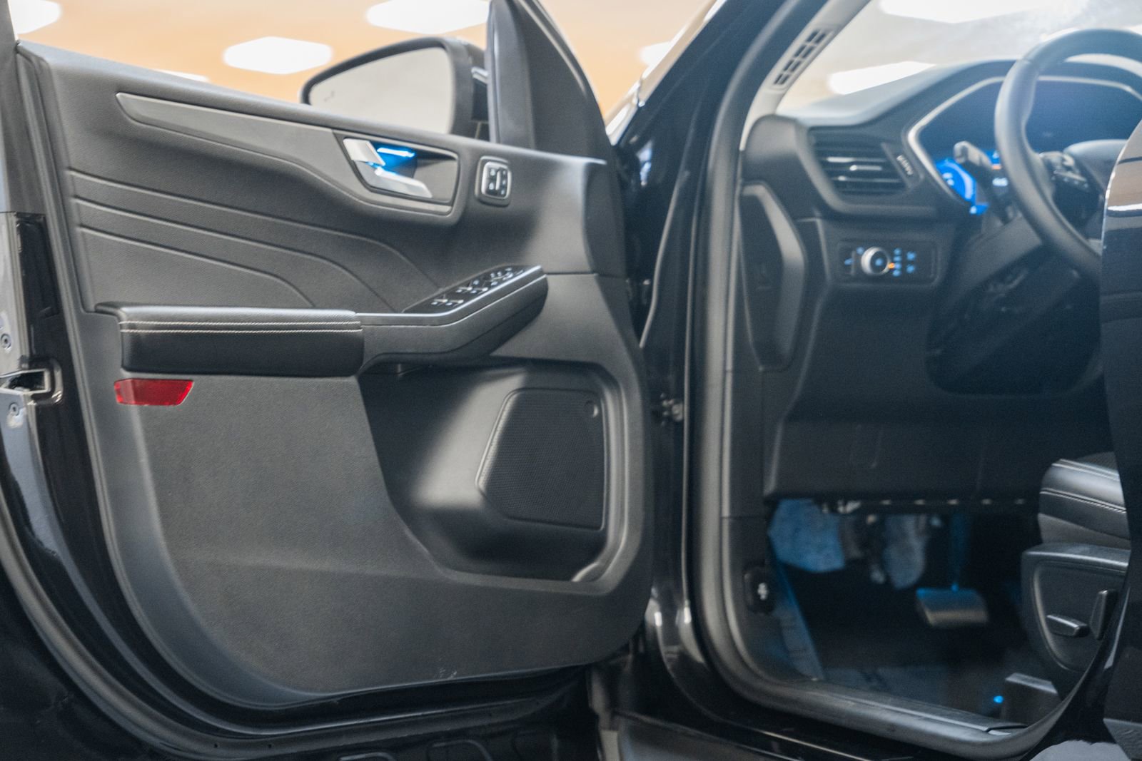 Certified 2022 Ford Escape Titanium image 41