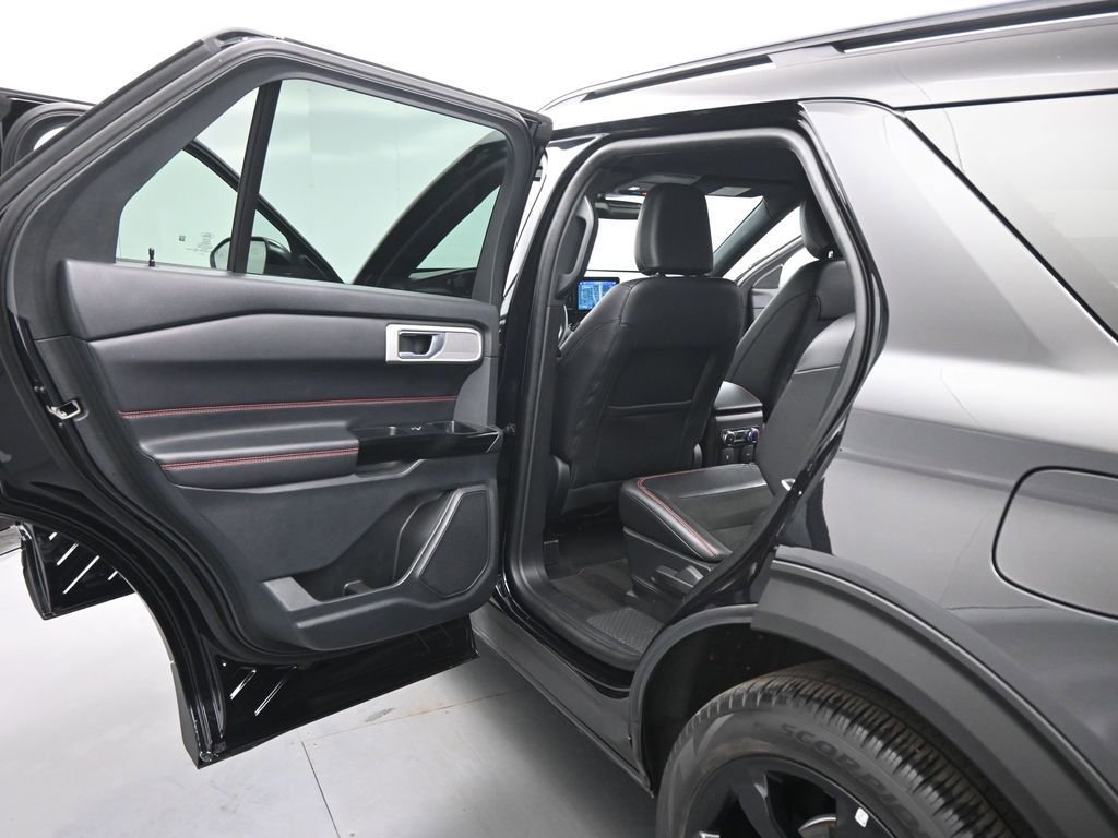 Certified 2022 Ford Explorer ST-Line w/ Class IV Trailer Tow Package image 19