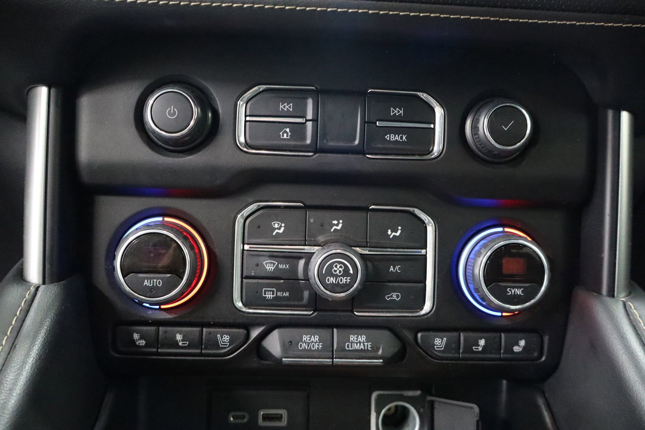 Used 2022 Chevrolet Suburban Premier image 26