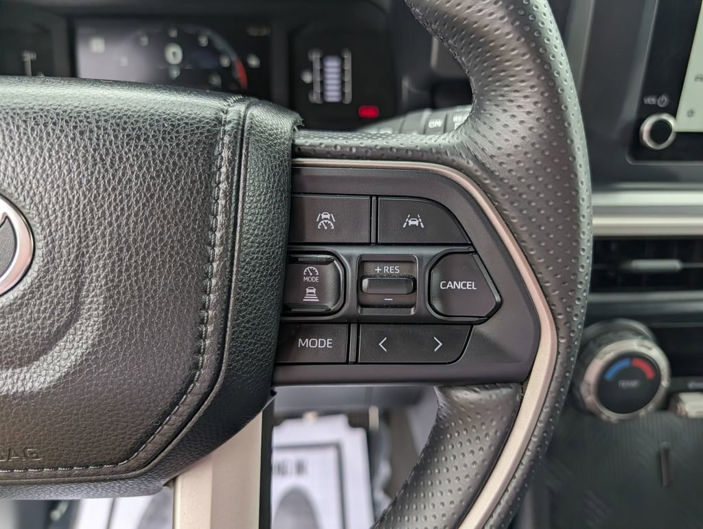 Used 2025 Toyota 4Runner SR5 AWD/4WD image 9