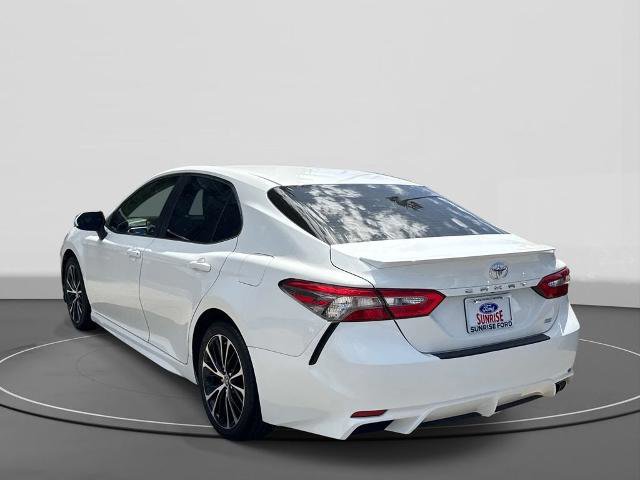 Used 2018 Toyota Camry SE FWD image 2