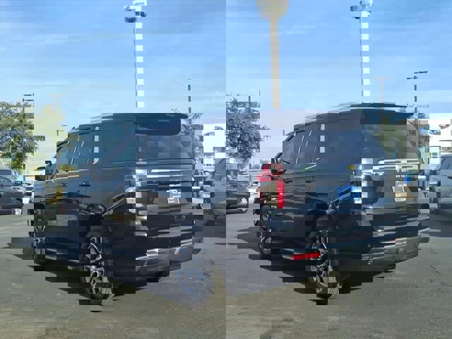 Used 2022 Chevrolet Tahoe LT w/ LT Signature Package image 4