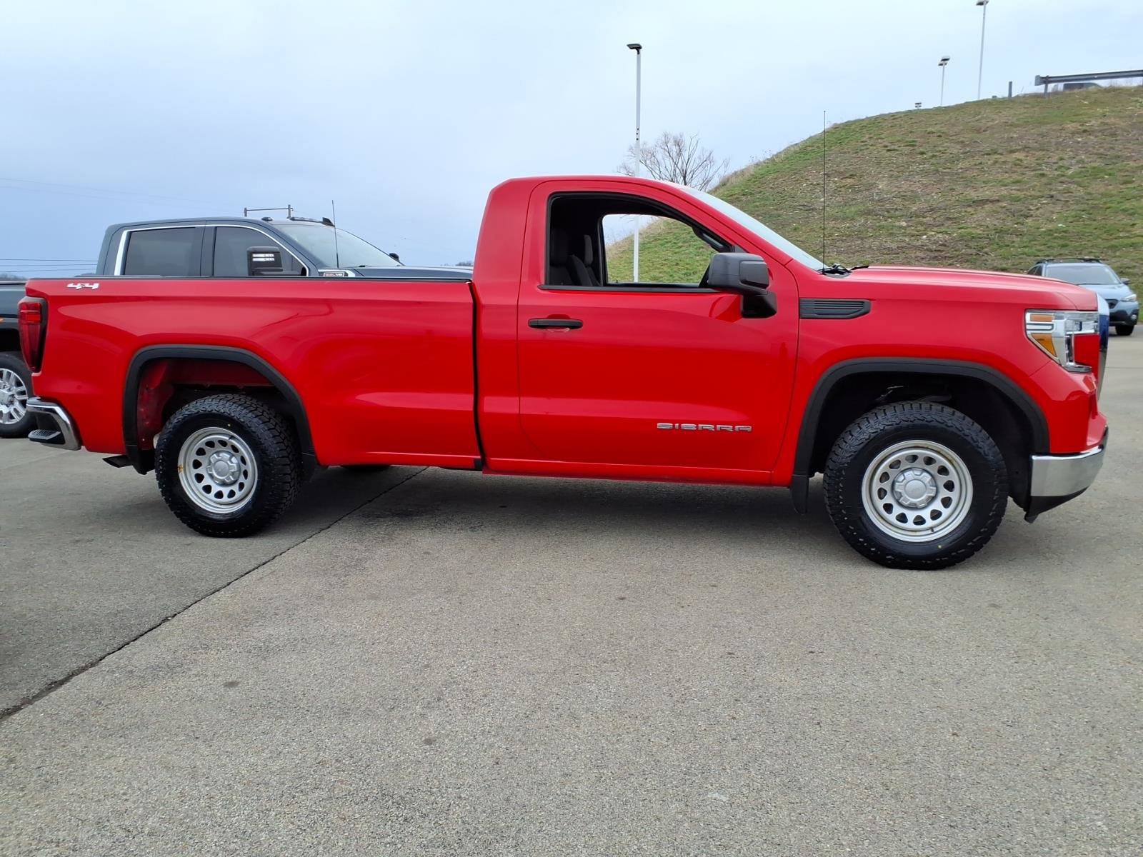 Used 2020 GMC Sierra 1500 4x4 Regular Cab w/ Sierra Value Package image 4