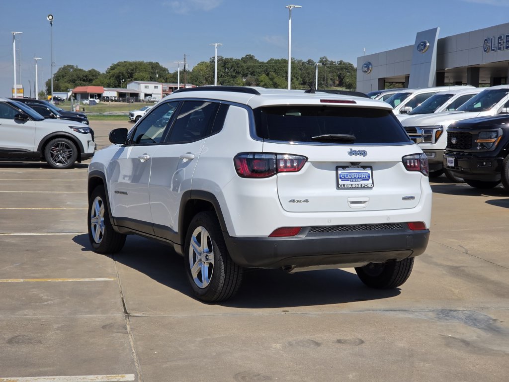 Used 2023 Jeep Compass Latitude w/ Convenience Group AWD/4WD image 5