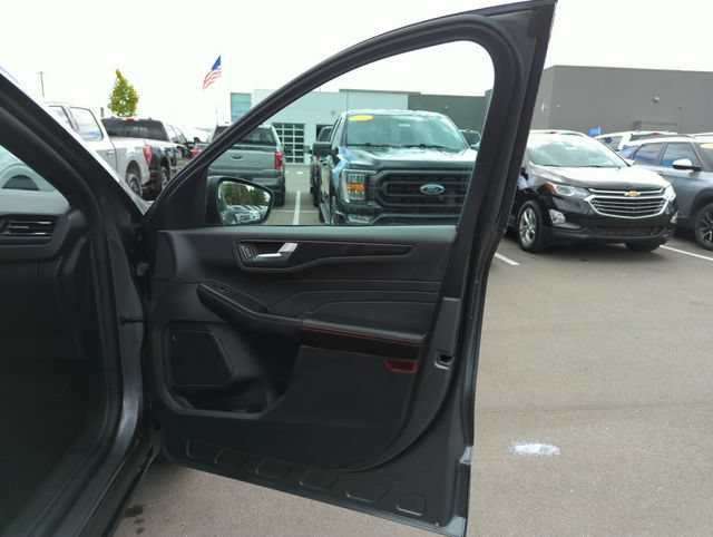 Certified 2025 Ford Escape ST-Line AWD/4WD image 14