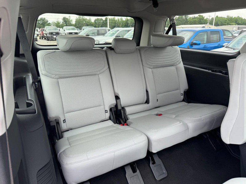 Certified 2025 Ford Expedition Max Platinum w/ Platinum Ultimate Package AWD/4WD image 11