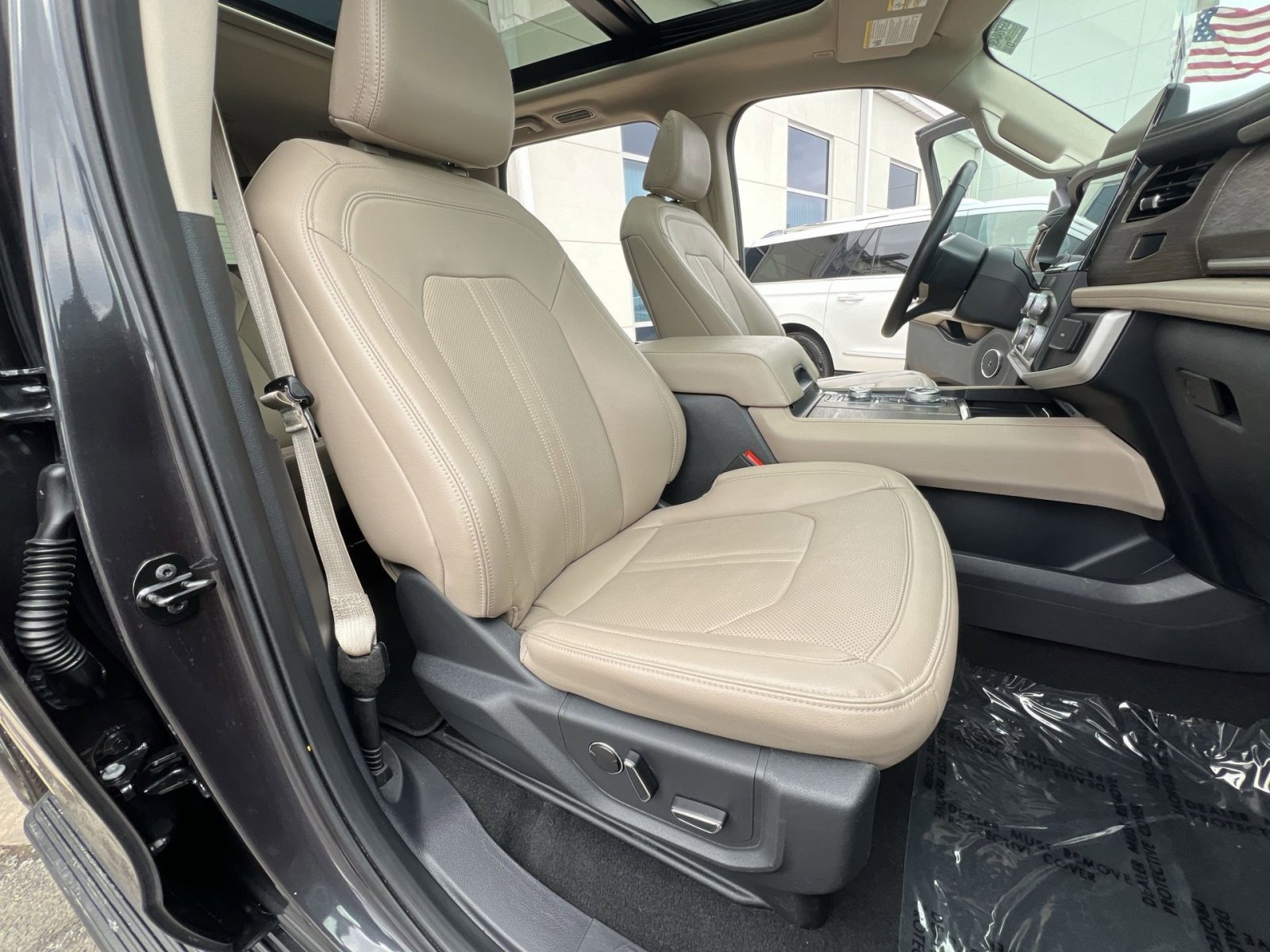 Certified 2024 Ford Expedition Limited image 28