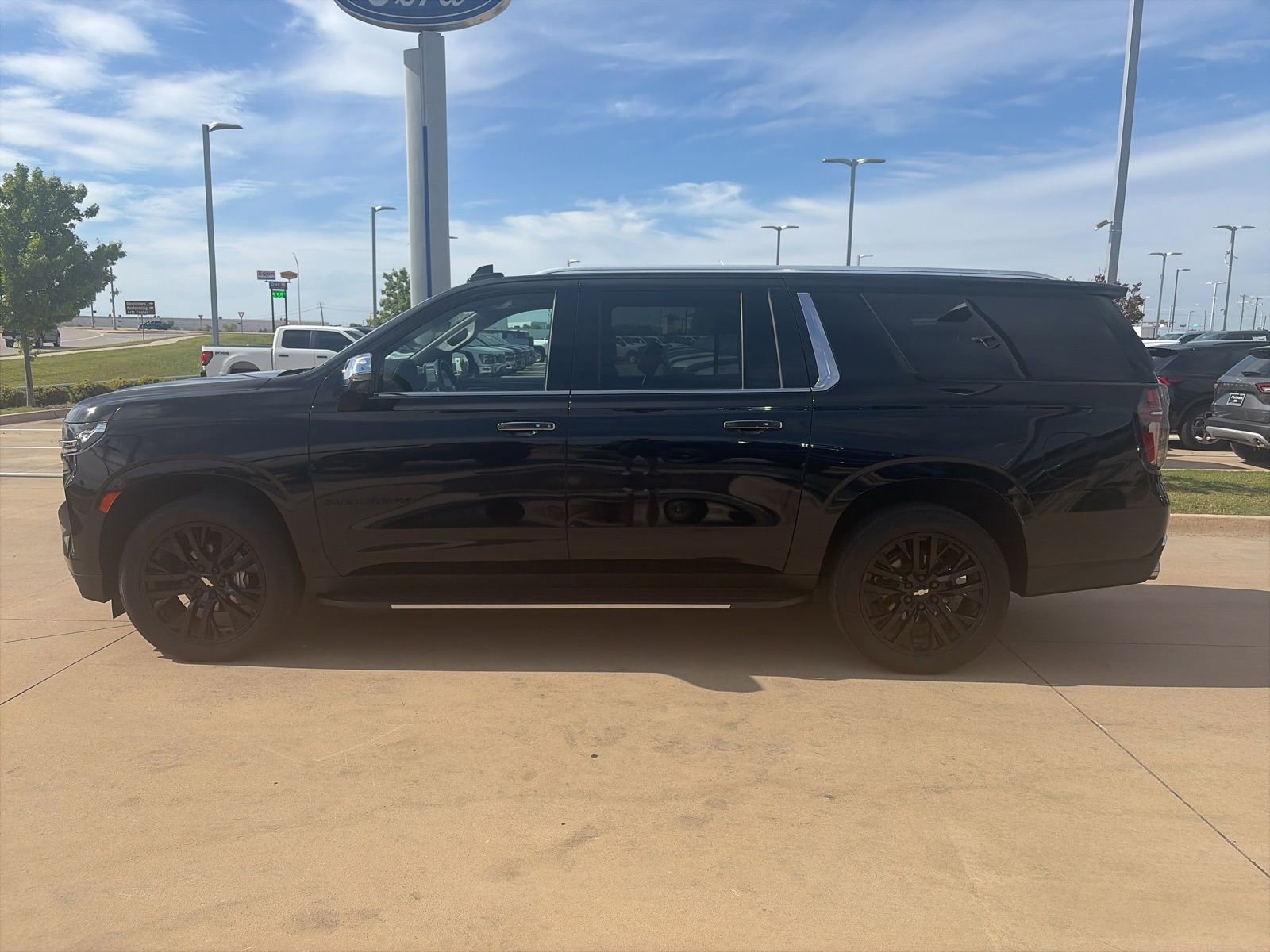 Used 2021 Chevrolet Suburban Premier w/ Premium Package RWD video 2