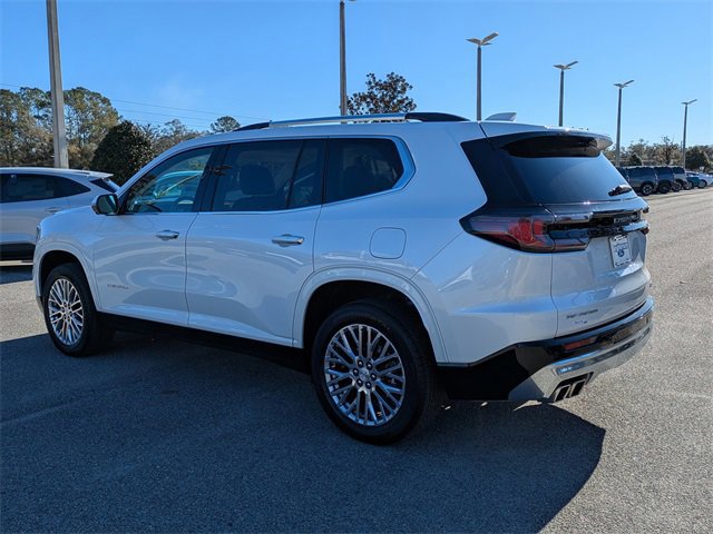 Used 2024 GMC Acadia Denali image 3