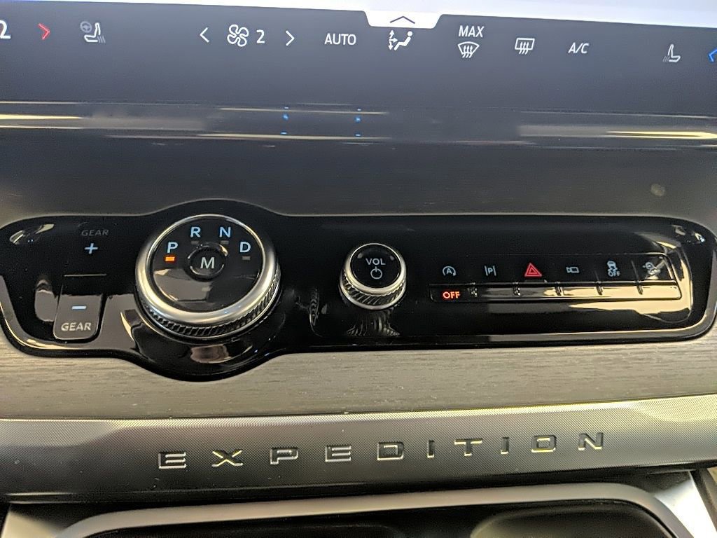 Certified 2025 Ford Expedition Max Platinum image 25