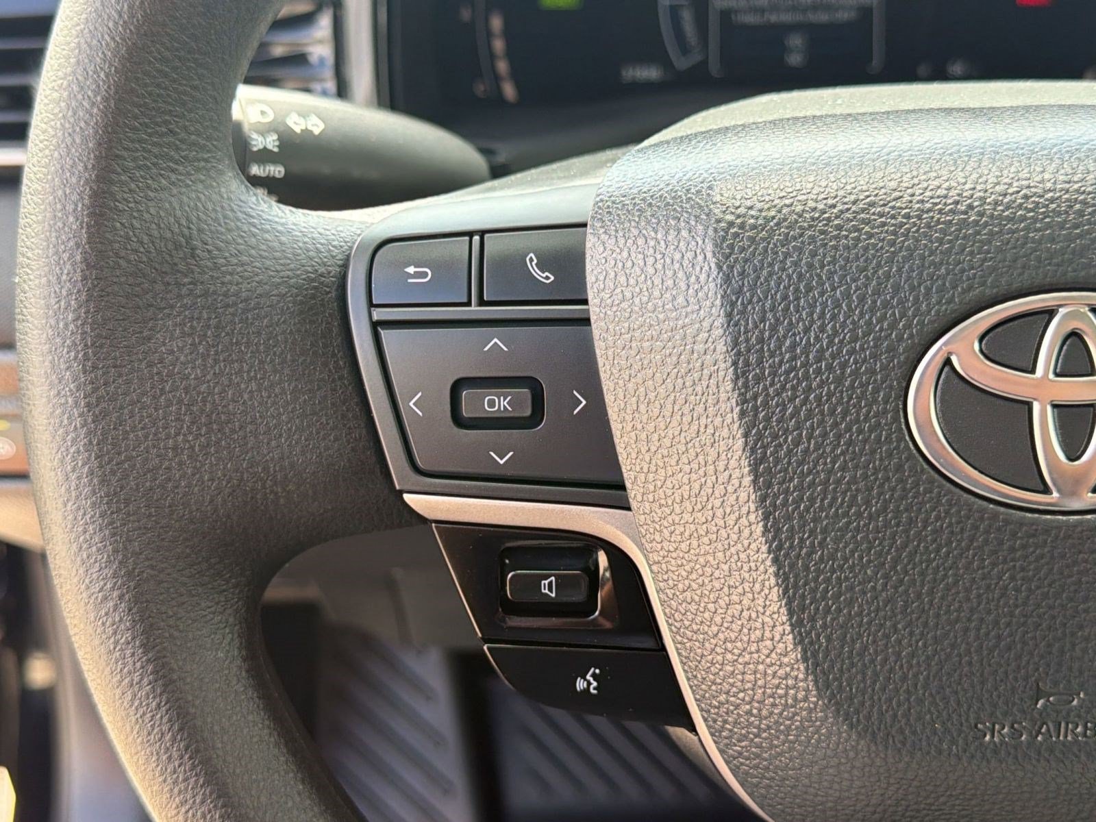 Used 2025 Toyota Camry LE w/ Convenience Package FWD image 16