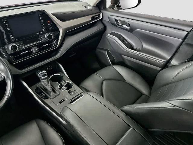 Used 2020 Toyota Highlander XLE FWD image 11