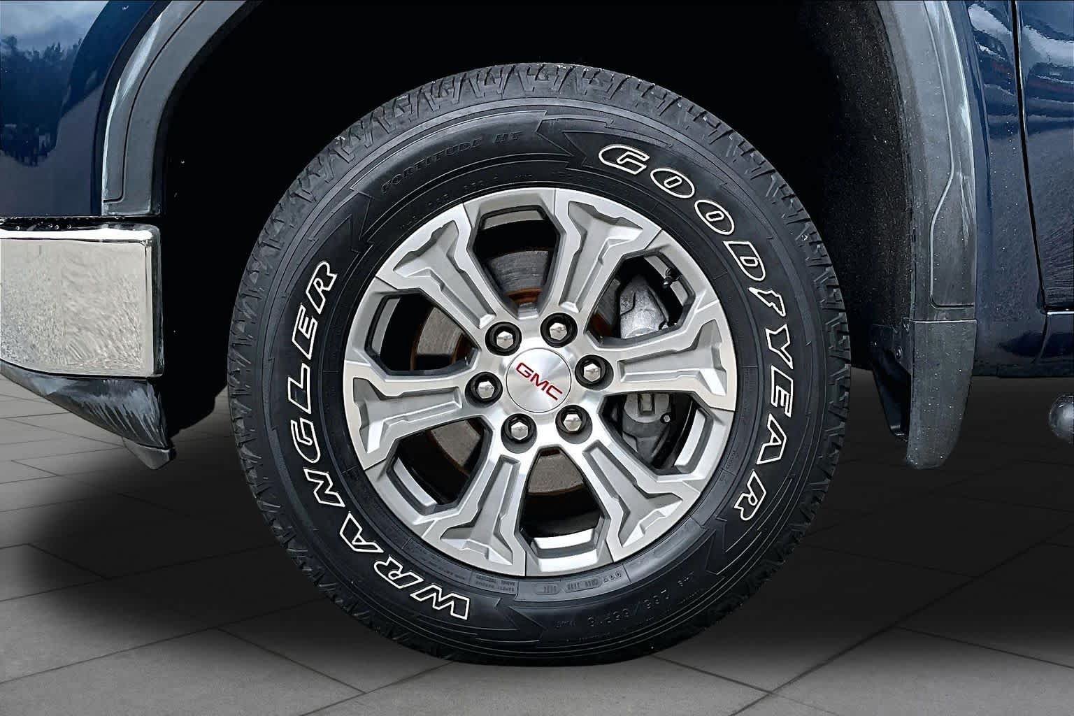 Used 2021 GMC Sierra 1500 SLE w/ X31 Off-Road Package AWD/4WD image 11