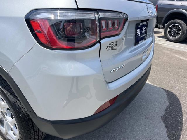 Used 2025 Jeep Compass Sport AWD/4WD image 12