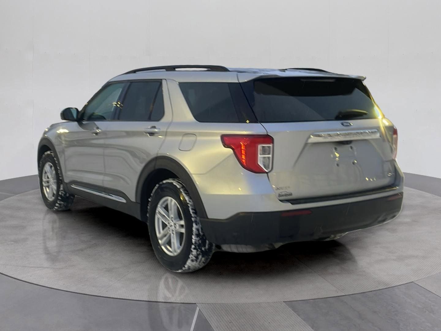 Certified 2021 Ford Explorer XLT image 3