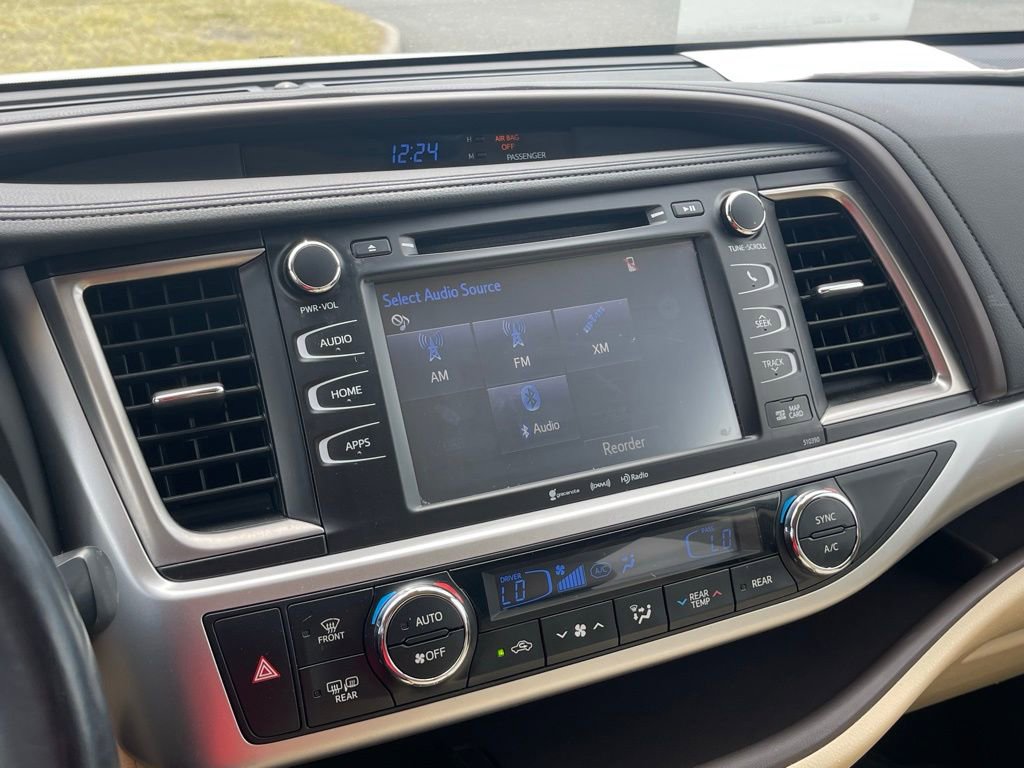 Used 2019 Toyota Highlander XLE AWD/4WD image 35