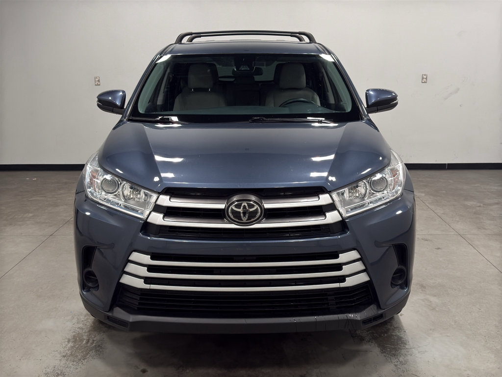 Used 2017 Toyota Highlander LE image 3