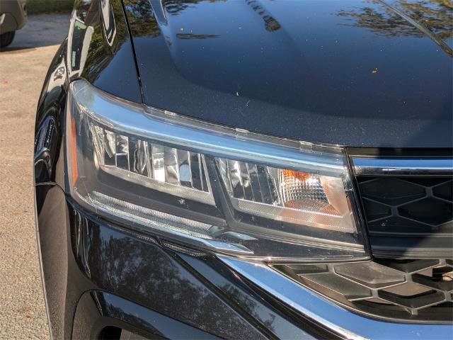 Used 2022 Volkswagen Taos S image 9