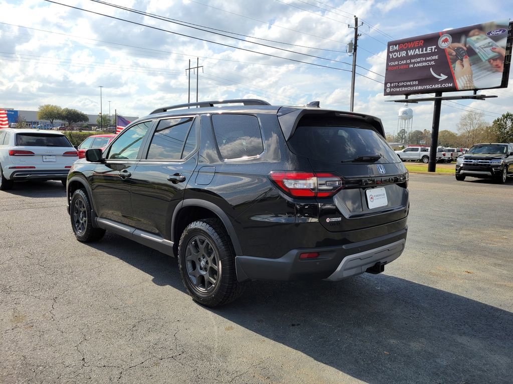 Used 2025 Honda Pilot TrailSport image 3