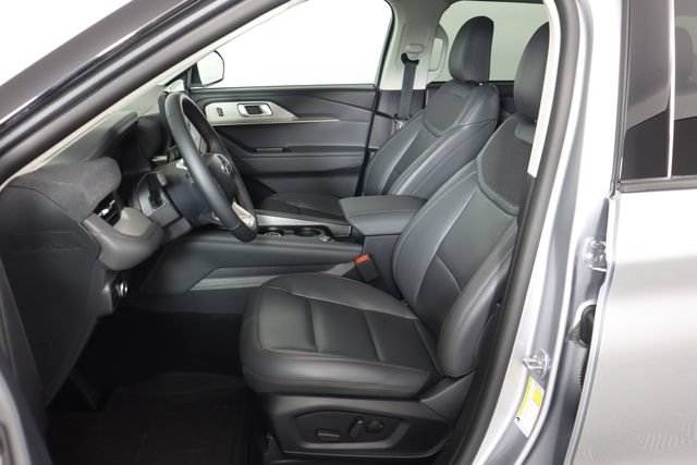 Certified 2025 Ford Explorer Active w/ Active Comfort Package AWD/4WD image 31