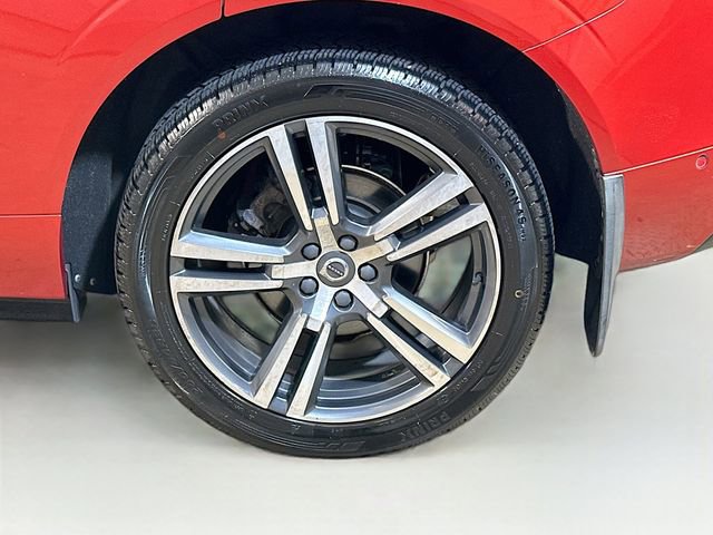 Used 2019 Volvo XC60 T5 Momentum w/ Multimedia Package image 6