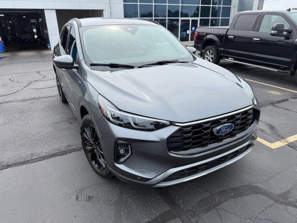 Certified 2023 Ford Escape ST-Line Elite AWD/4WD image 3