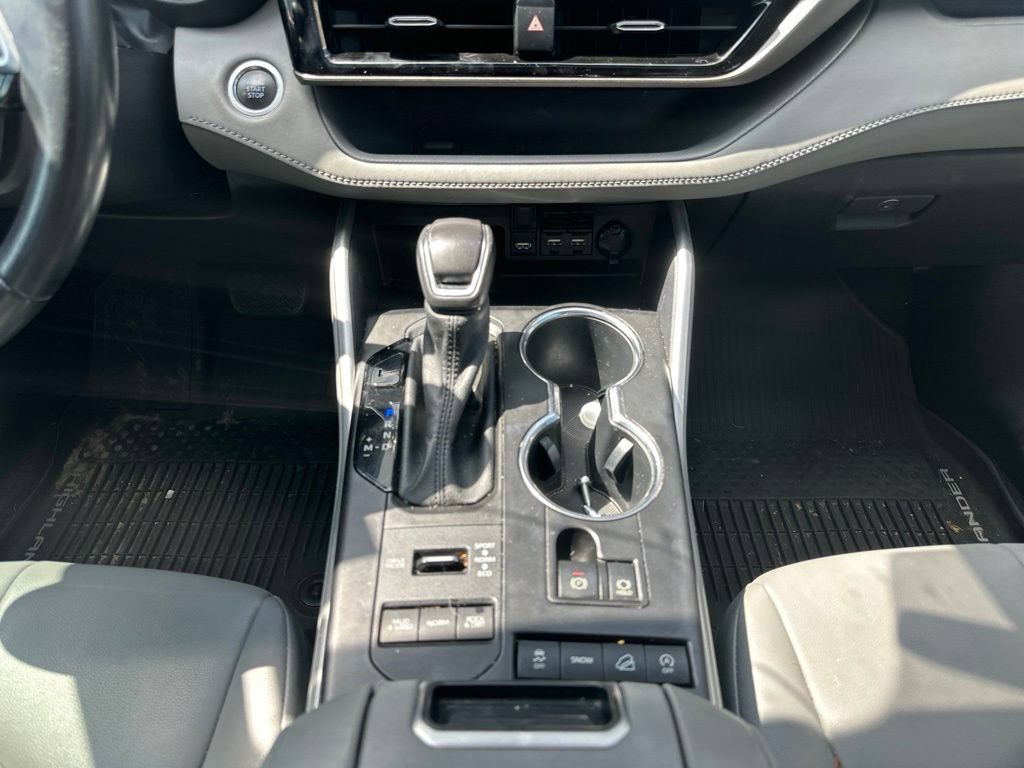 Used 2021 Toyota Highlander XLE AWD/4WD image 35