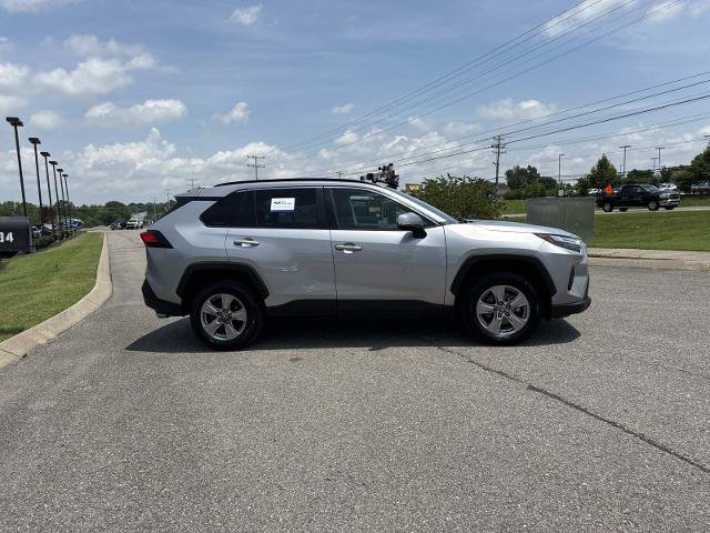 Used 2025 Toyota RAV4 XLE AWD/4WD image 4