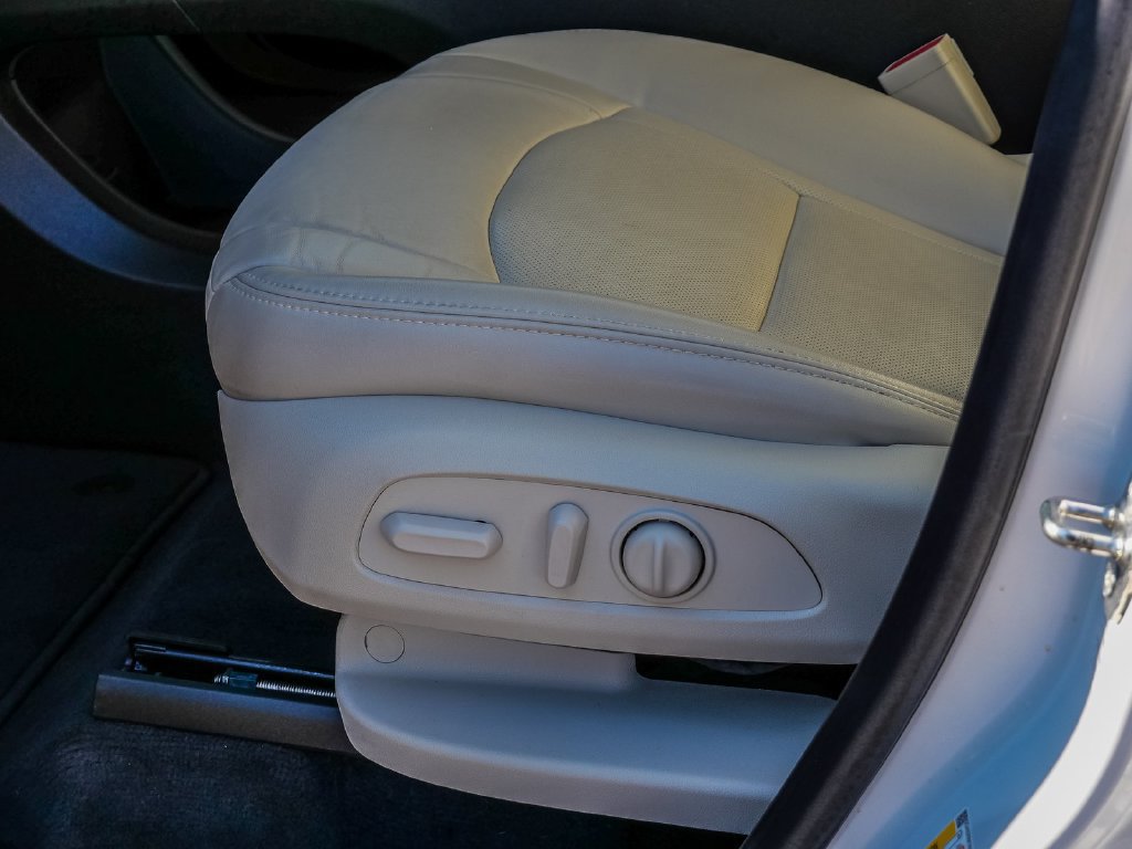 Used 2023 Buick Enclave Essence w/ Sport Touring Edition FWD image 33