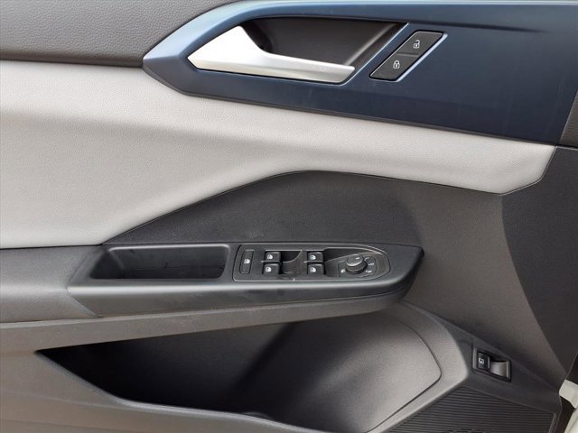 Used 2022 Volkswagen Taos SE image 19