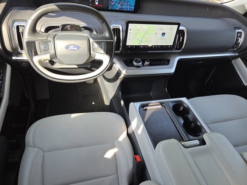 Certified 2025 Ford Expedition Platinum AWD/4WD image 9