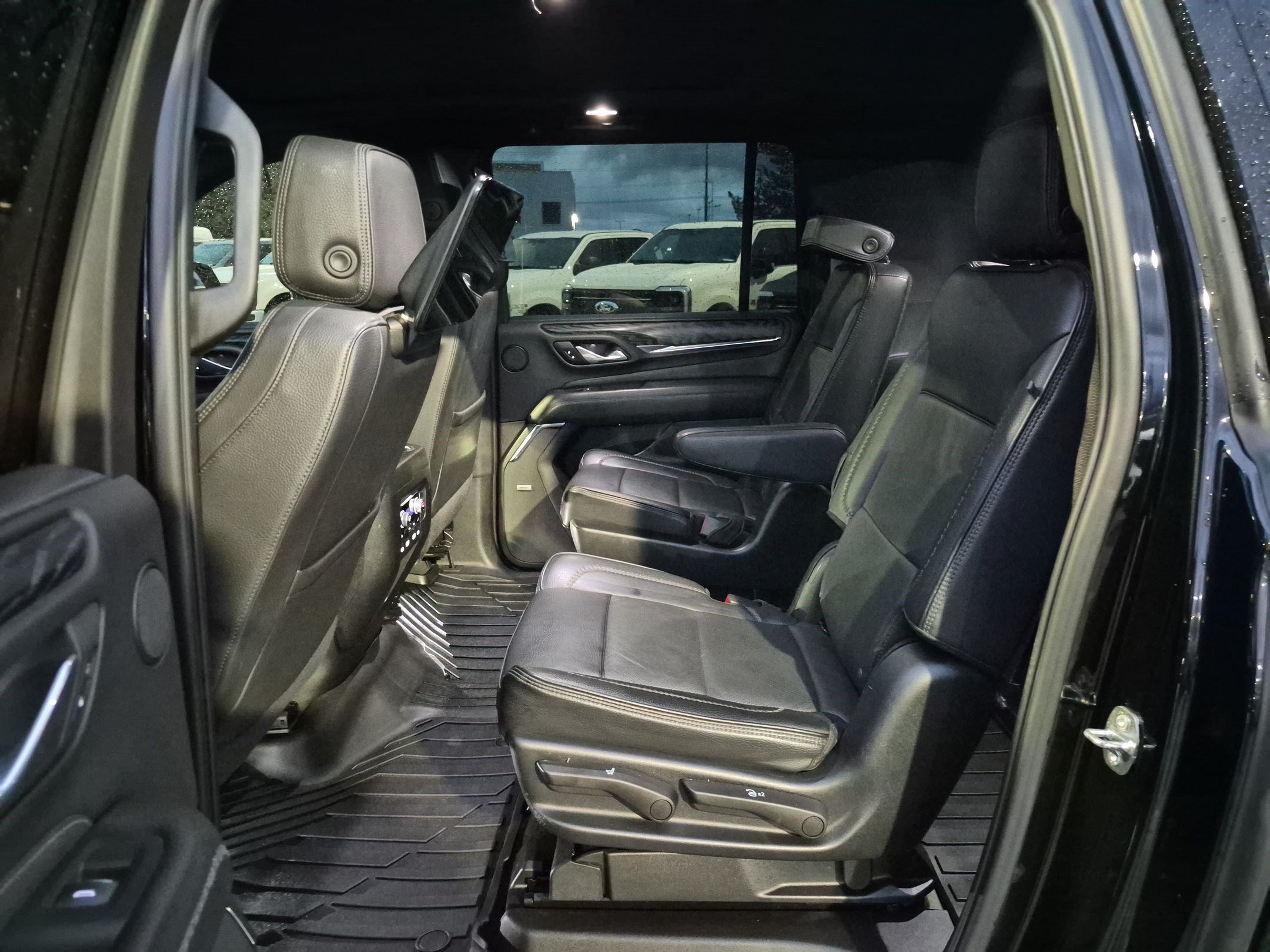 Used 2023 GMC Yukon XL Denali w/ Denali Reserve Package AWD/4WD image 31
