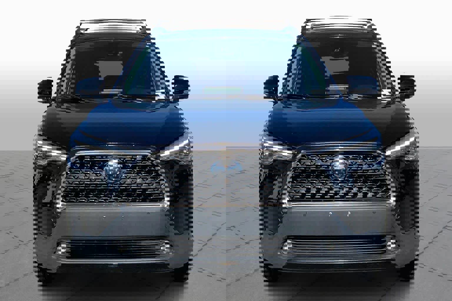 Used 2022 Toyota Corolla Cross XLE image 3