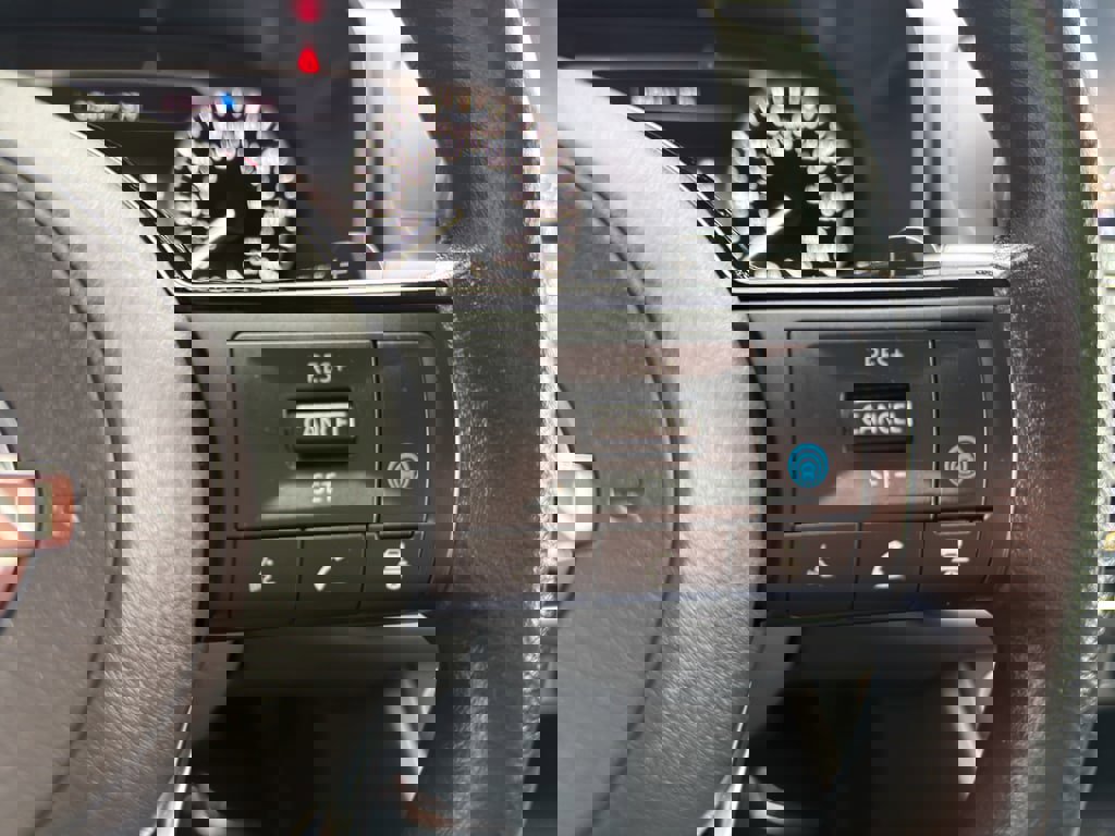 Used 2023 Nissan Rogue SV image 21