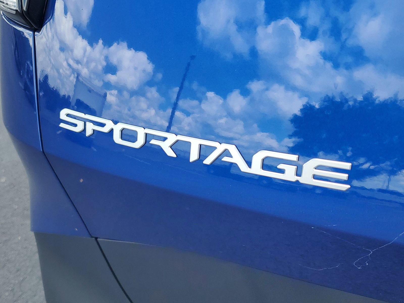 Used 2025 Kia Sportage EX FWD image 6
