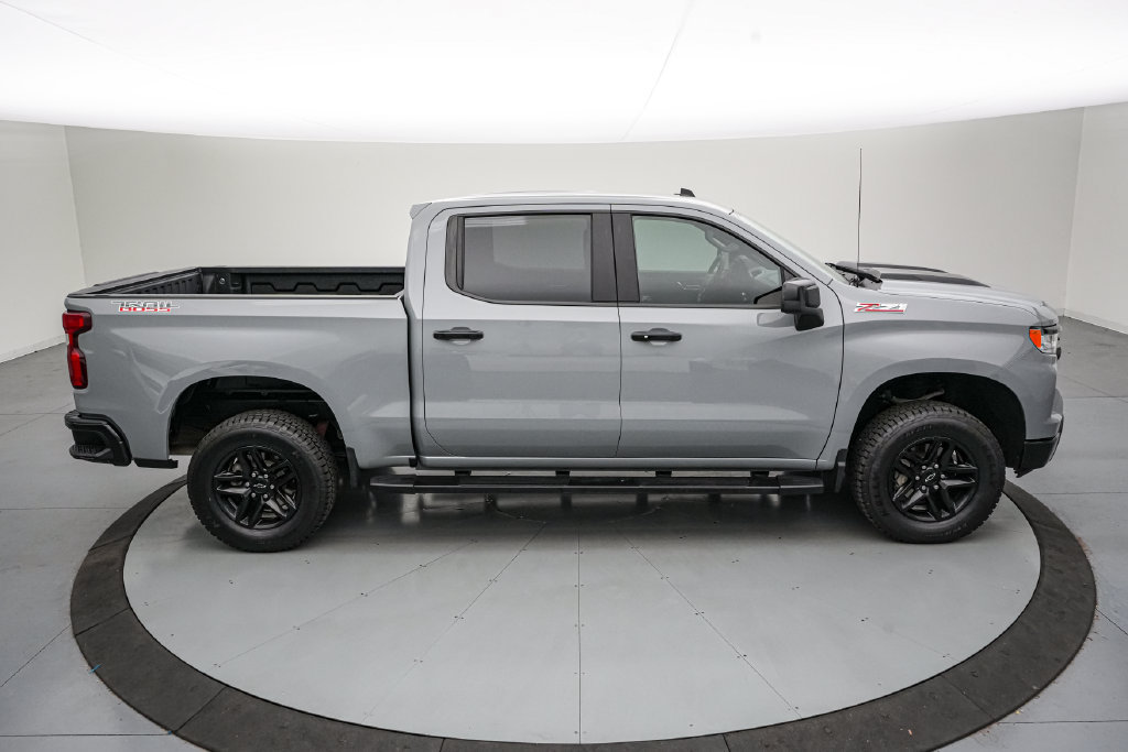 Used 2024 Chevrolet Silverado 1500 LT Trail Boss w/ Convenience Package II AWD/4WD image 3